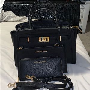 Authentic Michael Kors set. Brand new!